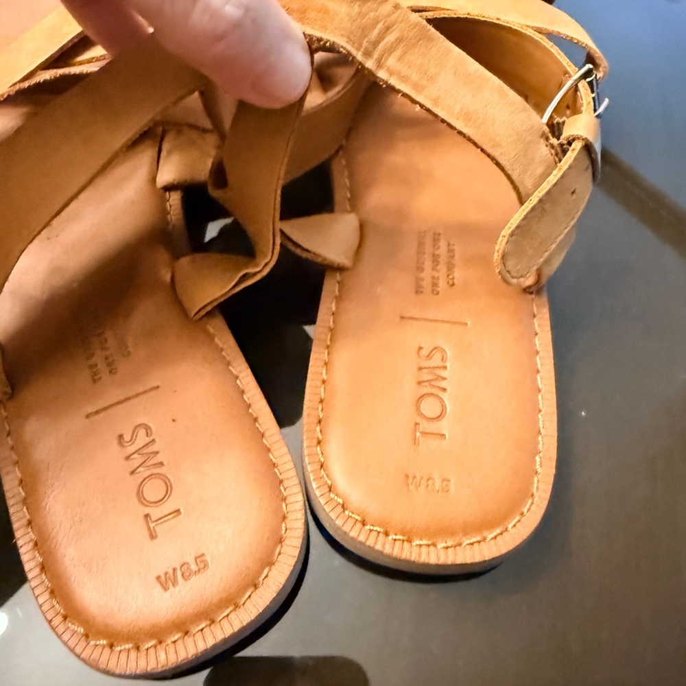 Toms Tan Leather Sandals - Picture 3 of 3